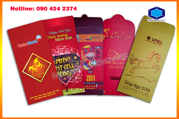 Printing-Red-Envelope-In-Hanoi